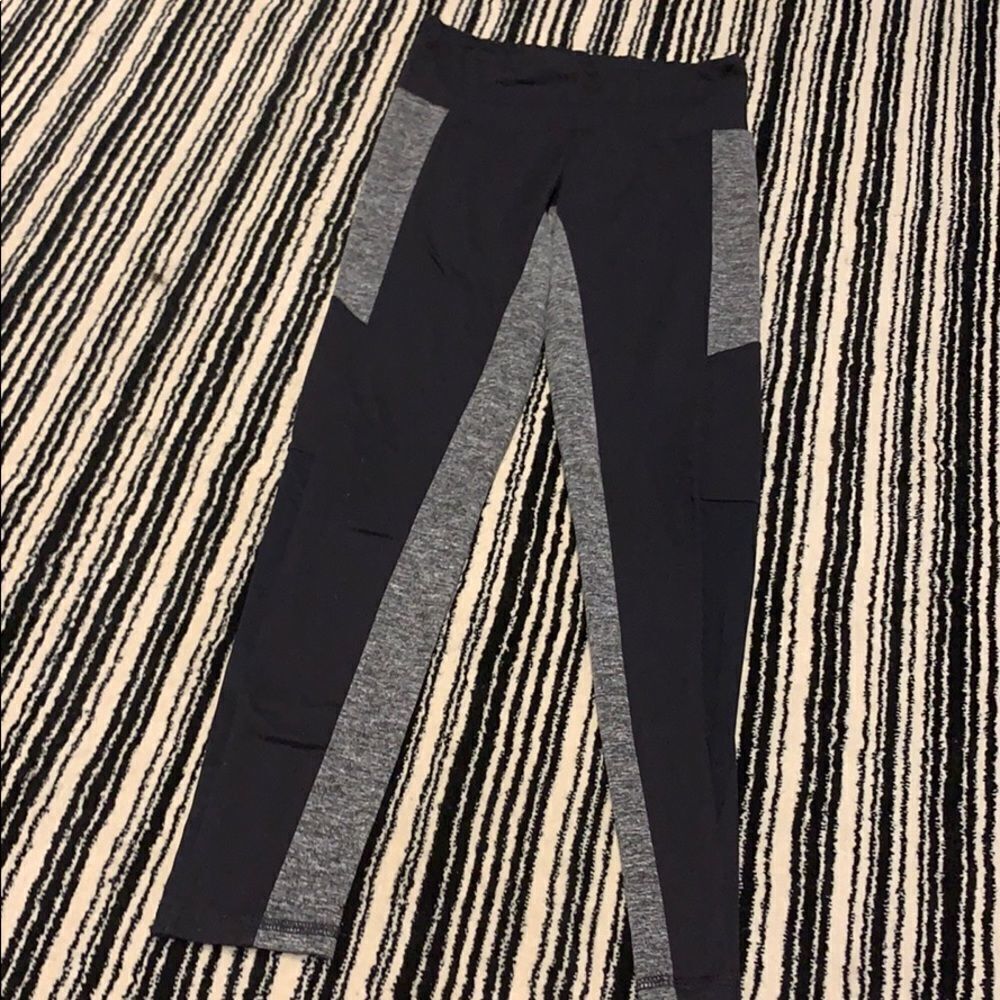 STRUT THIS! Black and grey paneled leggings